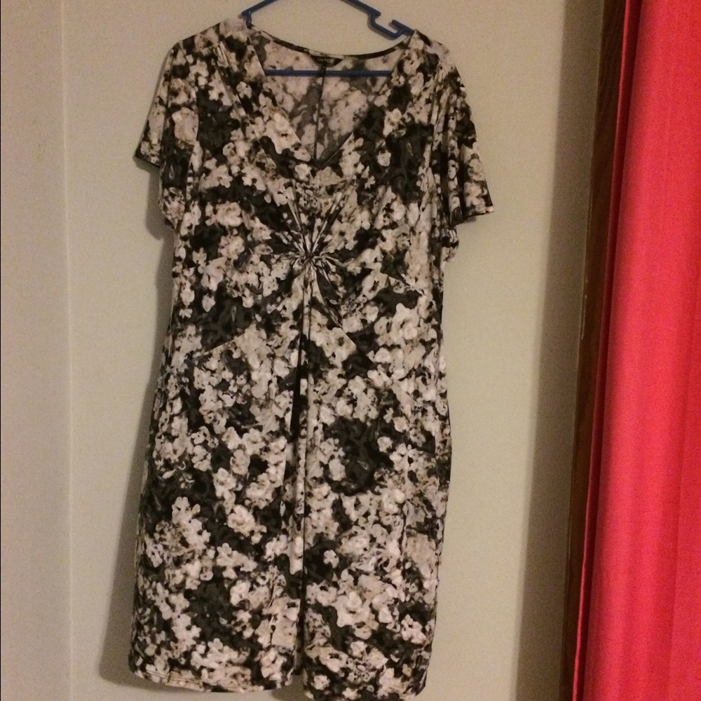 Daisy Fuentes flower dress